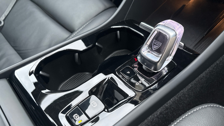 Volvo XC40 2.0 B4P Ultra Dark 5dr Auto Petrol Estate